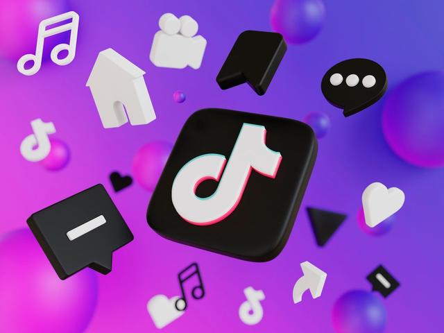 TikTok and PolĂgrafo will help you detect fake news